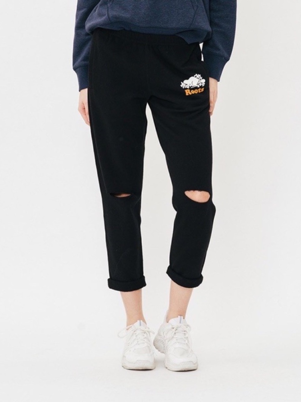 Roots Women’s Relaxed Fit Sweatpants Black Distressed Knees Beaver Logo – Size M